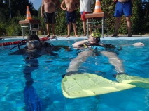 Es gibt Anweisungen vom Tauchlehrer.