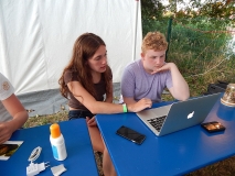 Der Tagesbericht wird geschrieben.