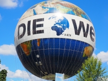 Wir fahren mit Weltballon.