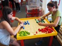 Es werden mehr Rechenpyramiden gebaut.