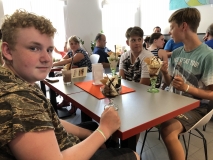 Bereit zur Essensvernichtung.