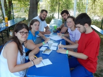 Postkartenschreiben im Akkord.