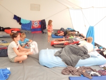 Im Jungenzelt is mehr los, als wie uff de Zeil!