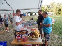 Die Brotboxen werden gepackt.