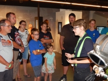 Die Führerin erzählt.