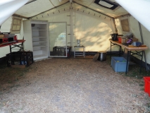 Das Küchenzelt ist leergefegt.