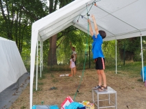 Die Lampen im Pavillon müssen abgehängt werden.
