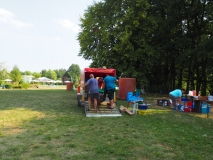 Der Küchenanhänger wird gepackt,...